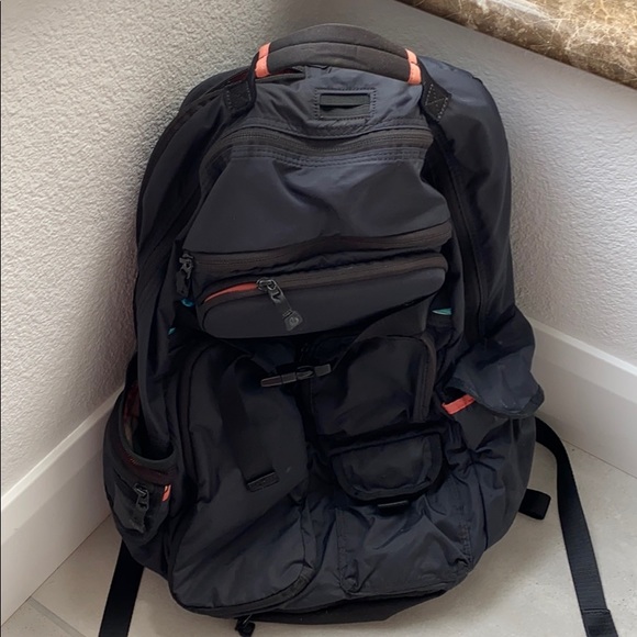 lululemon athletica Handbags - Lululemon cruiser backpack with laptop compartment